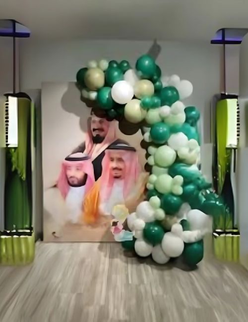 ستاند مع قوس بالونات